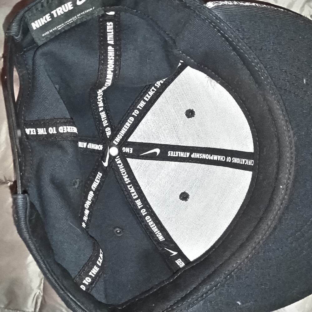 Nike hat - Picture 3 of 3